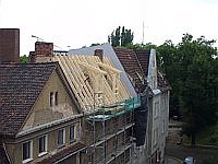 Neue Geschossdecke und Beginn der Dacharbeiten (Mitte August 2007)